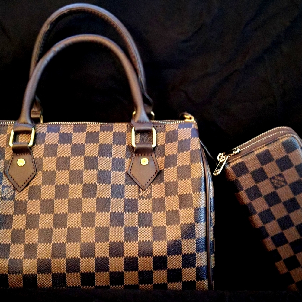 Small satchel with wallet